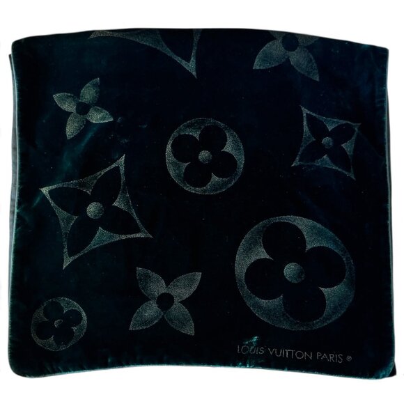 Authentic Louis Vuitton Green Velvet Scarf comes with LV box - Picture 4 of 11